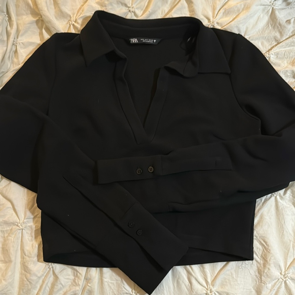 Back women’s long sleeve crop top